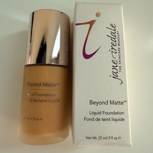 Jane iredale Beyond Matte Liquid Foundation M9 new in box